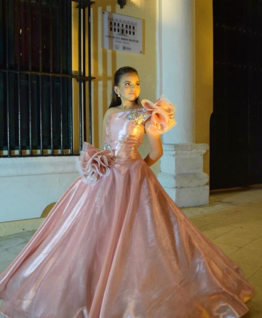 Niña de Santo Tomás, Reina Nacional y Festival Infantil del Folclor  Colombiano - Voz de Oriente